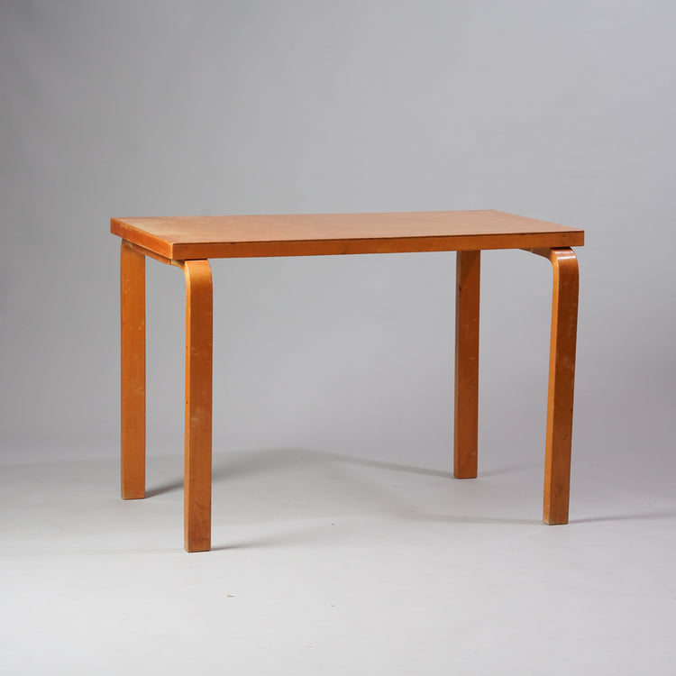 Table made of birch. The pattern of the tree is visible on the surface.
