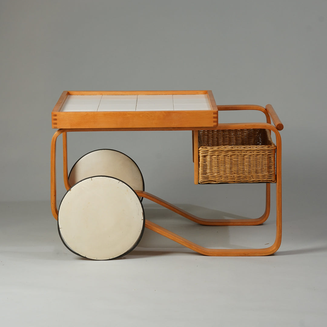 *varattu* Tarjoiluvaunu malli 900, Alvar Aalto, Oy Huonekalu- ja Rakennustyötehdas Ab, 1900-luvun puoliväli