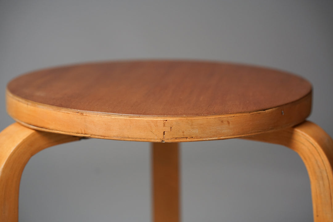 Rare model 60 stools (2 pieces), Alvar Aalto, Oy Huonekalu- ja Rakennustyötehdas Ab, 1940/1950s