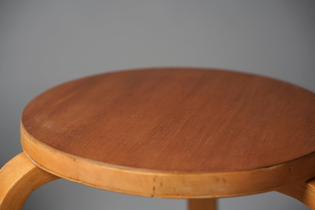 Rare model 60 stools (2 pieces), Alvar Aalto, Oy Huonekalu- ja Rakennustyötehdas Ab, 1940/1950s