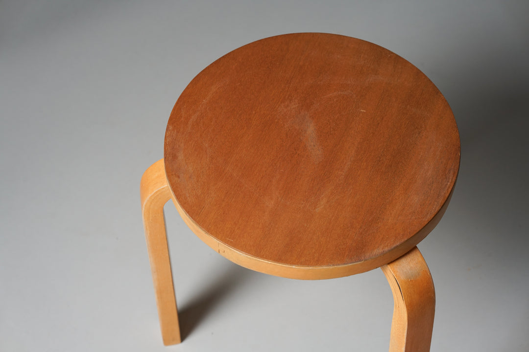Rare model 60 stools (2 pieces), Alvar Aalto, Oy Huonekalu- ja Rakennustyötehdas Ab, 1940/1950s