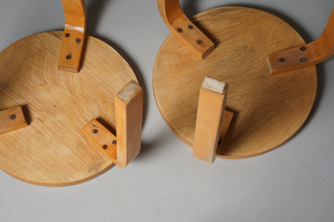 Rare model 60 stools (2 pieces), Alvar Aalto, Oy Huonekalu- ja Rakennustyötehdas Ab, 1940/1950s