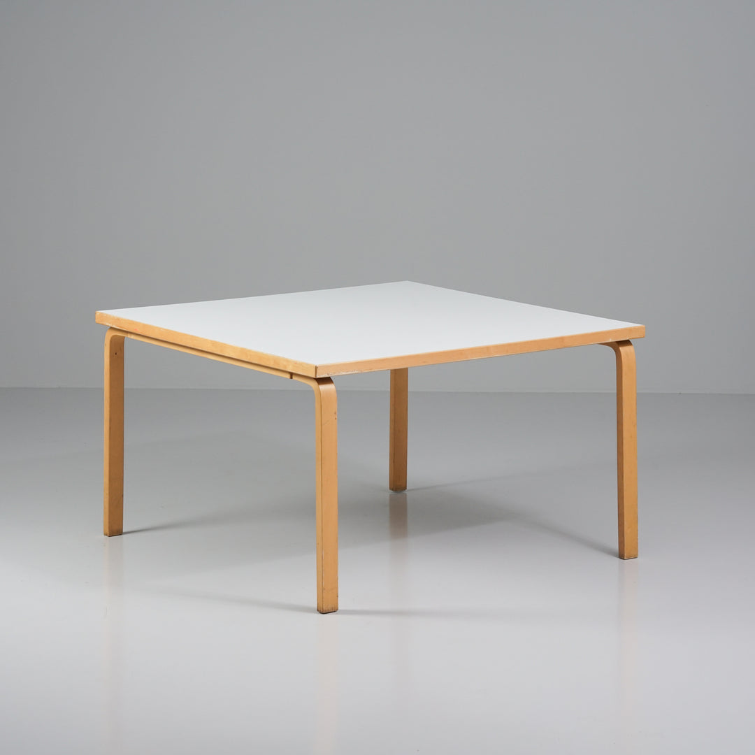 Ruokapöytä malli 84, Alvar Aalto, Artek, 2000-luvun alku (2kpl)