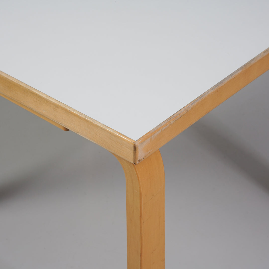 Sohvapöytä (2 kpl), Alvar Aalto, Artek, 1900-luvun loppupuoli