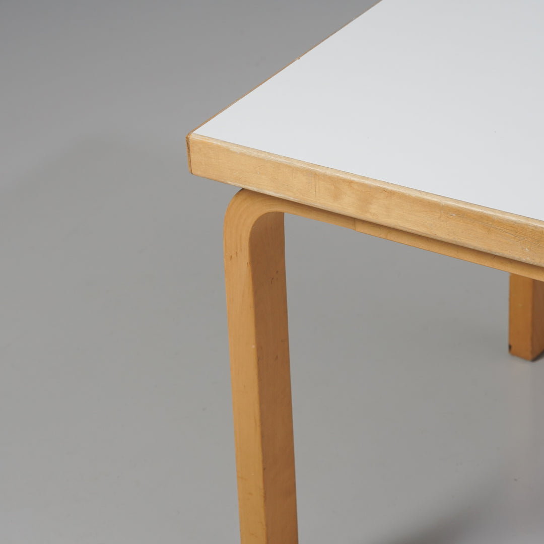 Sohvapöytä (2 kpl), Alvar Aalto, Artek, 1900-luvun loppupuoli