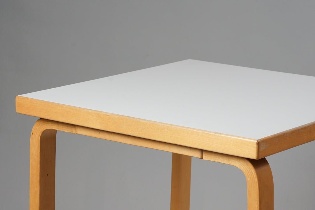 *Varattu 3.3* Pöytä, Alvar Aalto, Artek, 1900-luvun loppupuoli