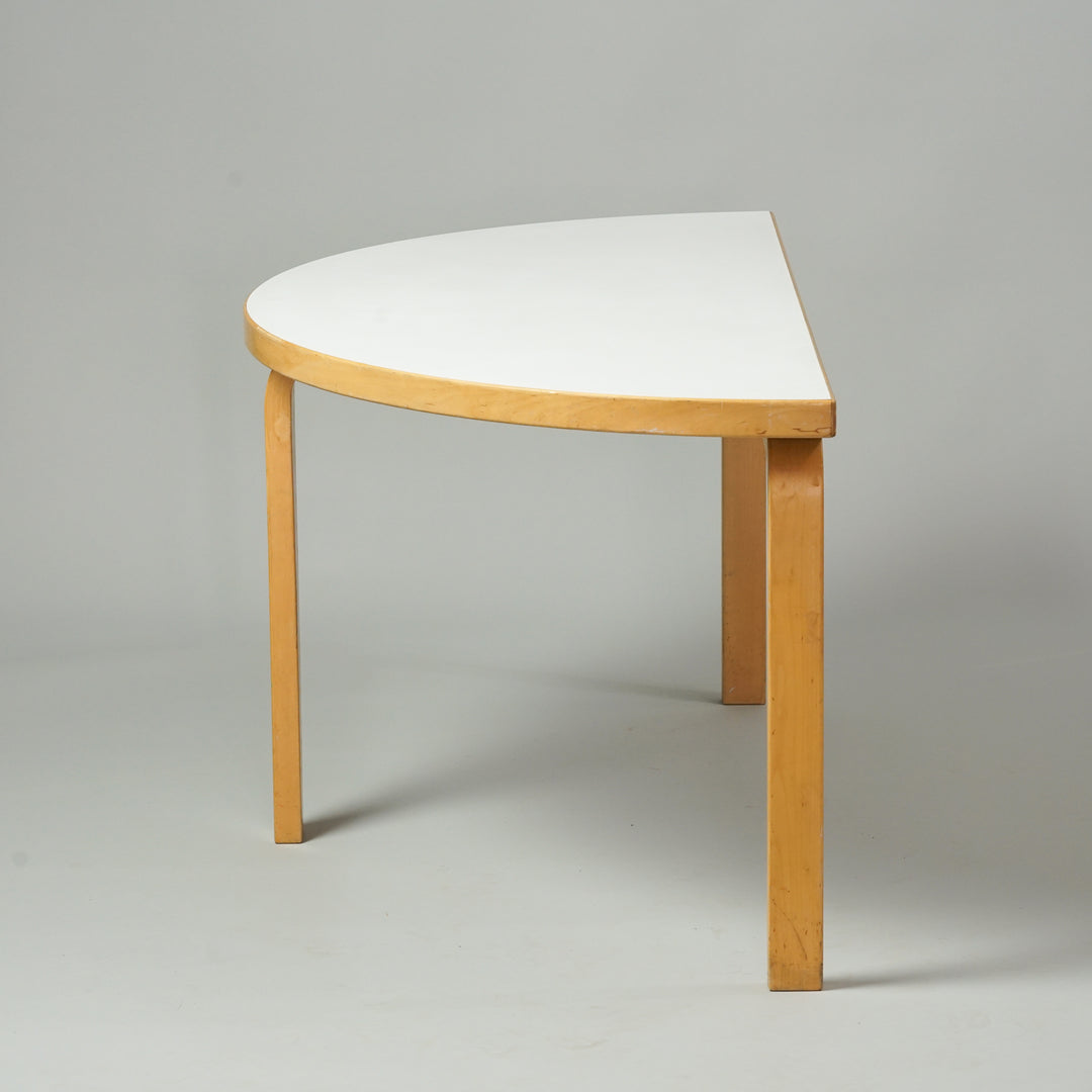 Pöytä malli 95 "Puolikuu" (3 kpl), Alvar Aalto, Artek, 1900-luvun loppupuoli