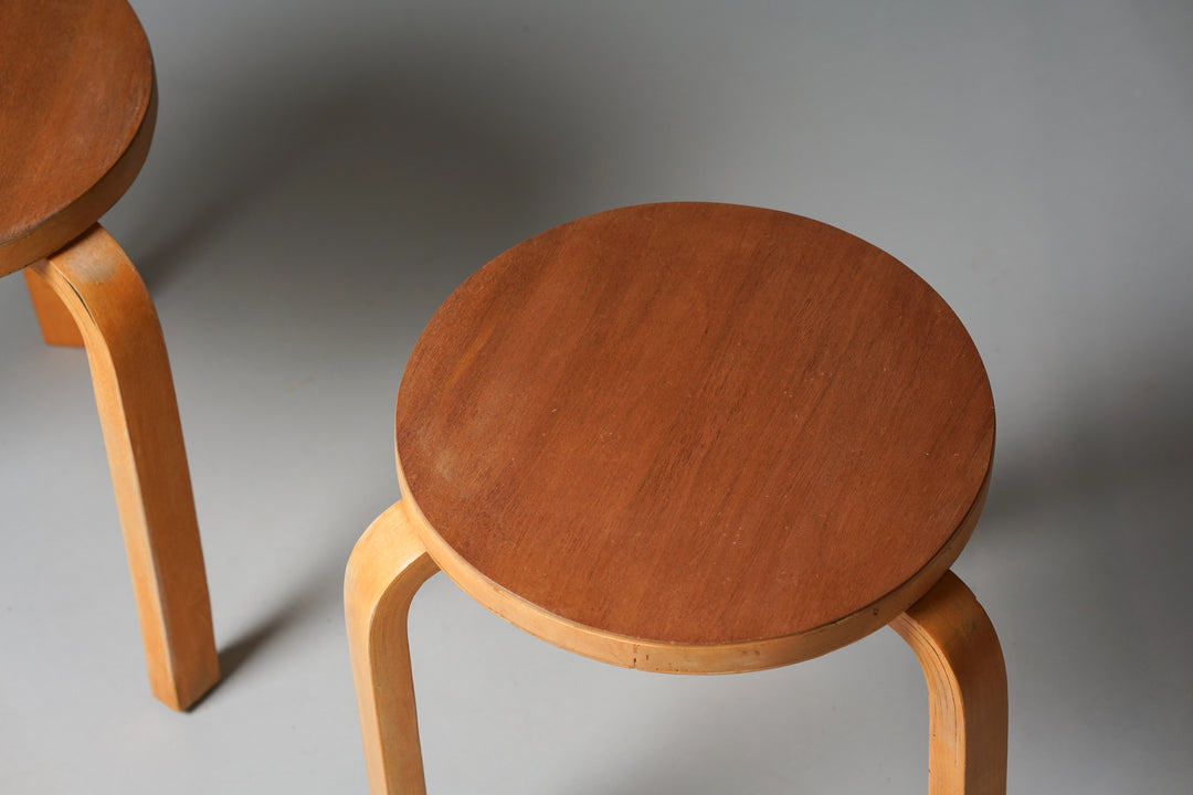 Rare model 60 stools (2 pieces), Alvar Aalto, Oy Huonekalu- ja Rakennustyötehdas Ab, 1940/1950s