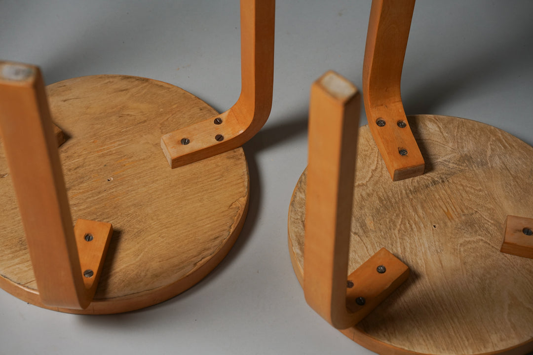 Model 60 stools (2 pieces), Alvar Aalto, Oy Huonekalu- ja Rakennustyötehdas Ab, 1950/1960s