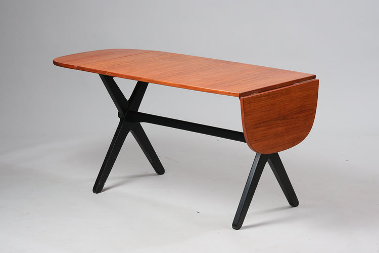 Teak top table, the table has foldable extra parts on both ends. The wooden legs are painted black.