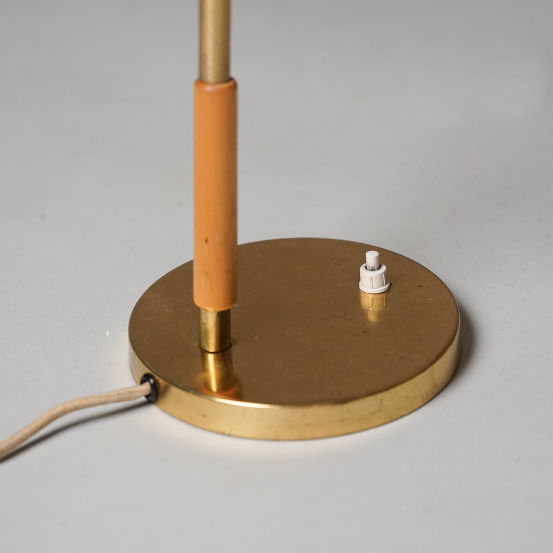 Table light model 9201, Paavo Tynell, Taito Oy, 1940/1950s