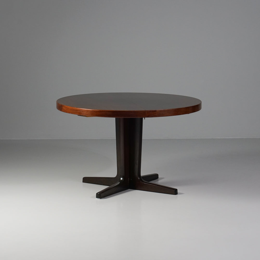 Extendable round dining table, Juul Kristensen, Denmark, 1960/1970s