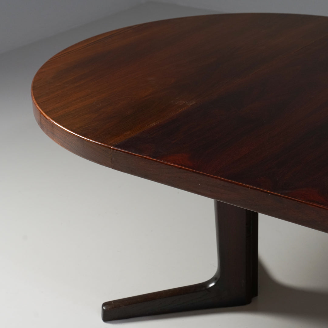 Extendable round dining table, Juul Kristensen, Denmark, 1960/1970s