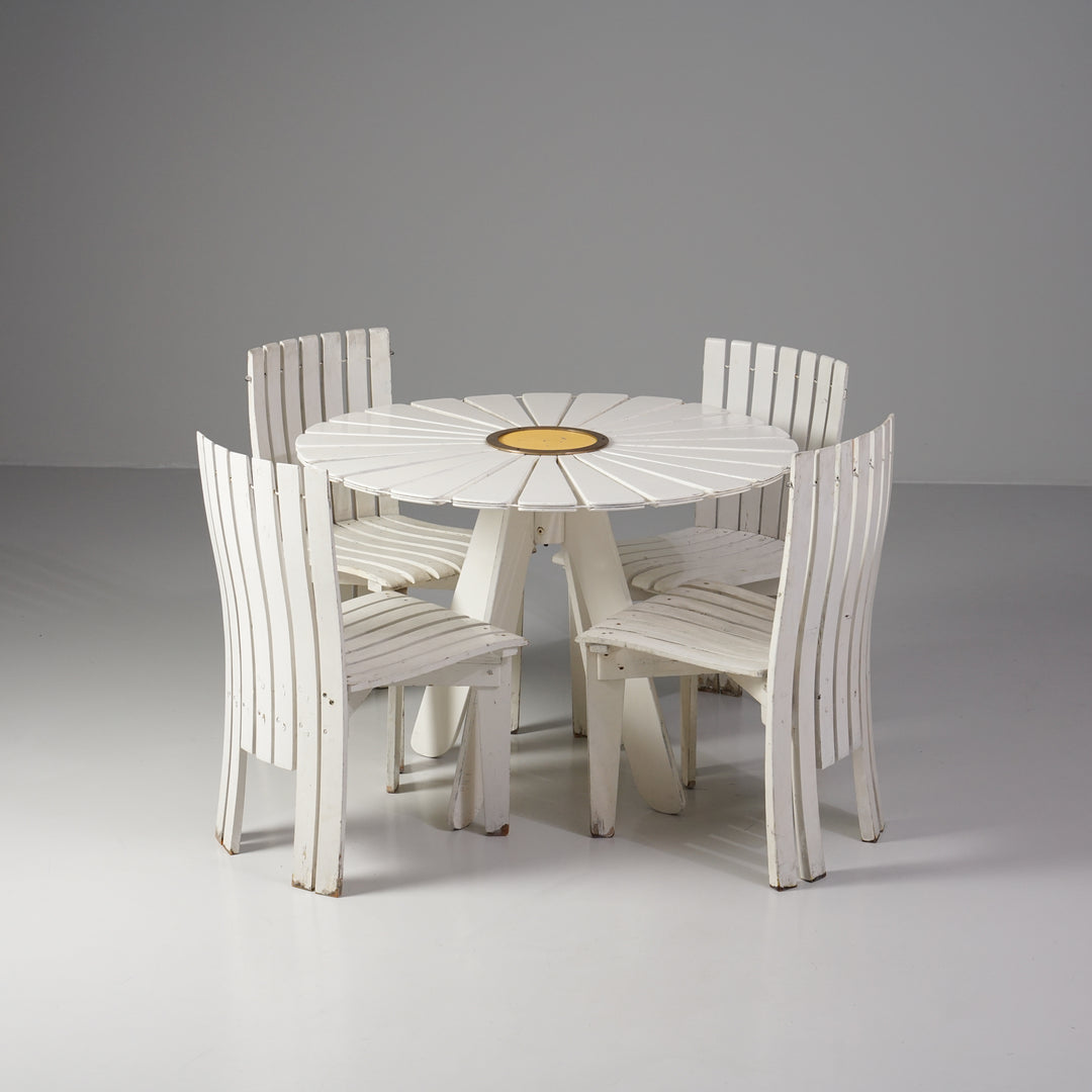 Model 330 "Aurinkopöytä" table and 4 pieces of model 910 chairs, Alvar Aalto, Oy Huonekalu- ja Rakennustyötehdas Ab, 1950/1960s