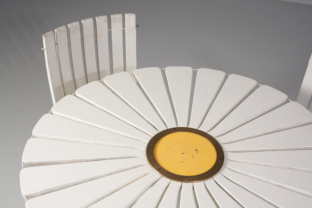 Model 330 "Aurinkopöytä" table and 4 pieces of model 910 chairs, Alvar Aalto, Oy Huonekalu- ja Rakennustyötehdas Ab, 1950/1960s