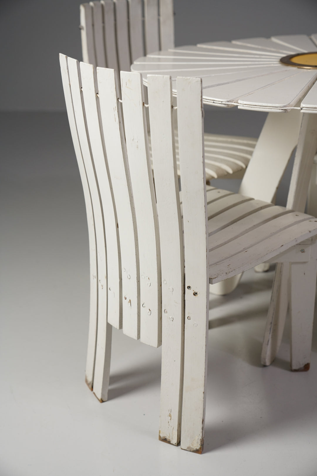Model 330 "Aurinkopöytä" table and 4 pieces of model 910 chairs, Alvar Aalto, Oy Huonekalu- ja Rakennustyötehdas Ab, 1950/1960s