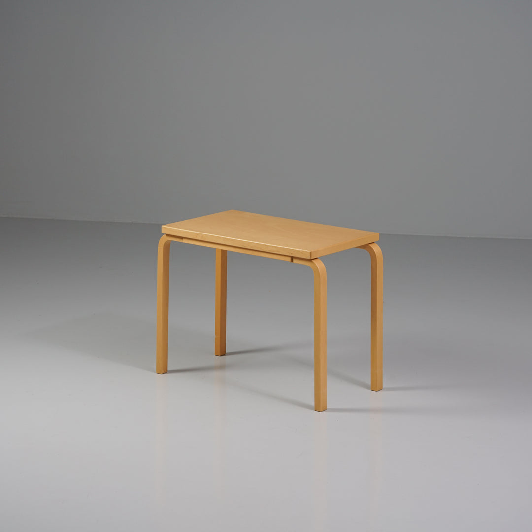 Malli 88 A sivupöytä, Alvar Aalto, Artek, 1900-luvun loppupuoli