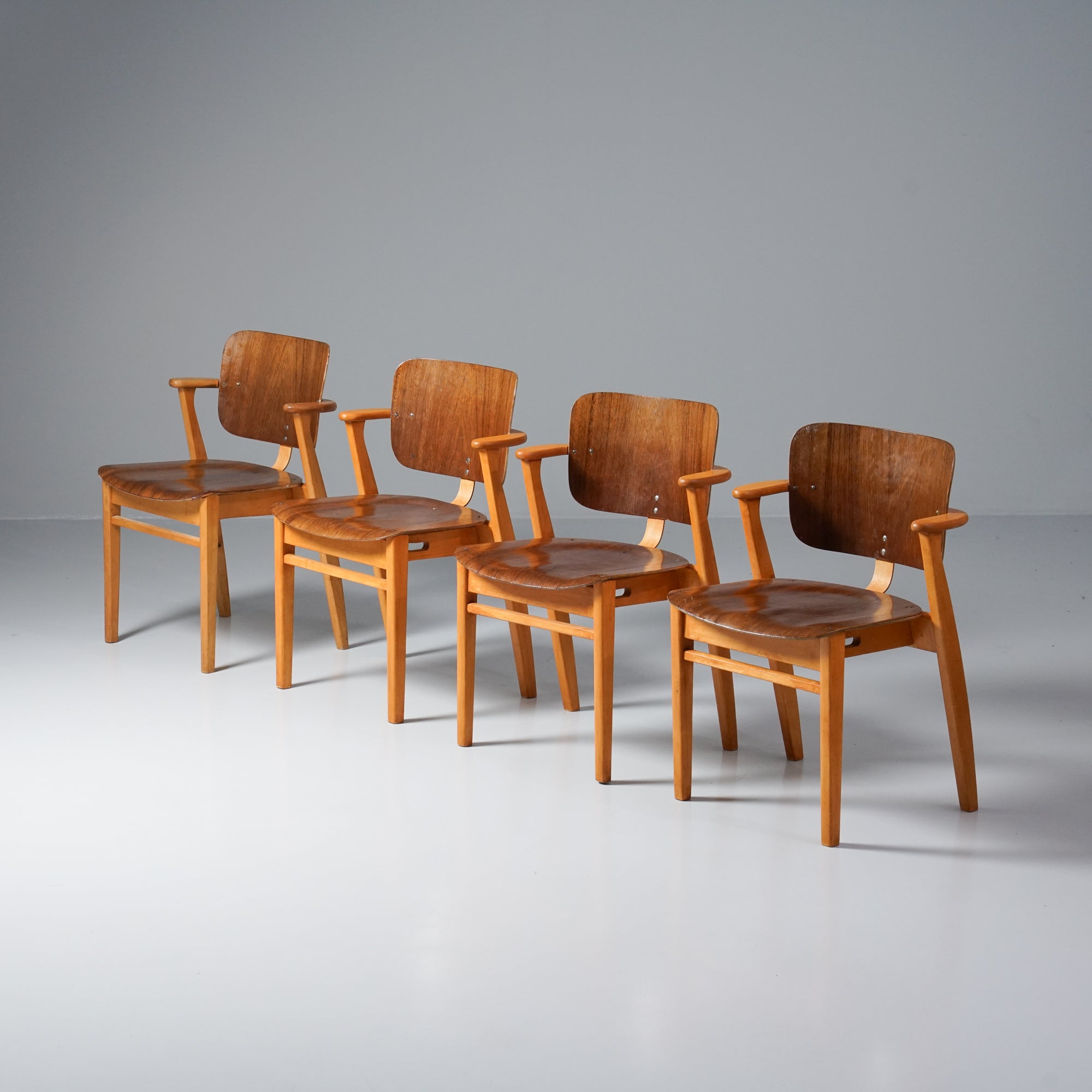 Model Domus chairs (4 pieces), Ilmari Tapiovaara, 1950s – Fargo