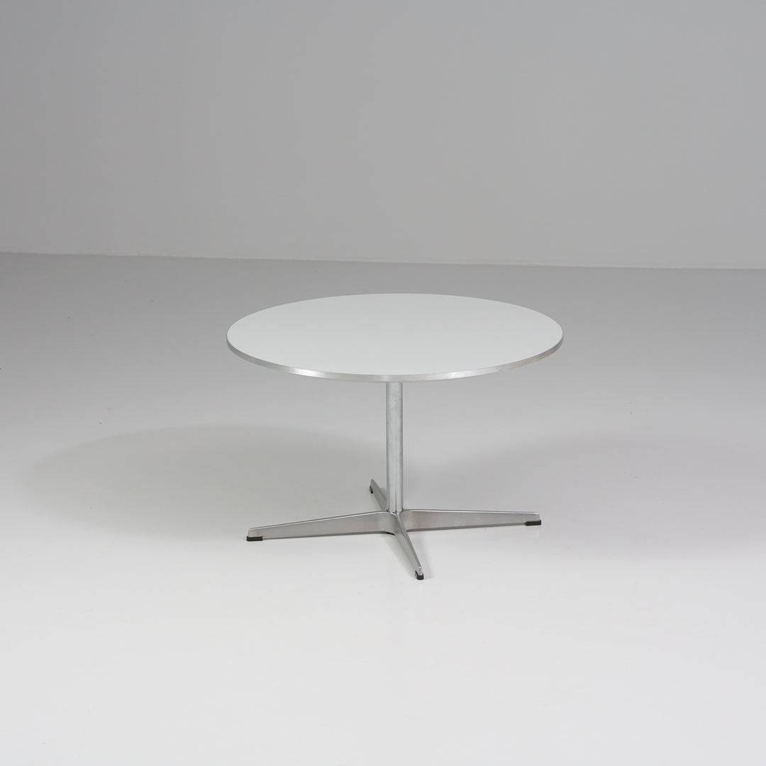 Model A222 coffee table, Arne Jacobsen, Fritz Hansen, Early 2000s