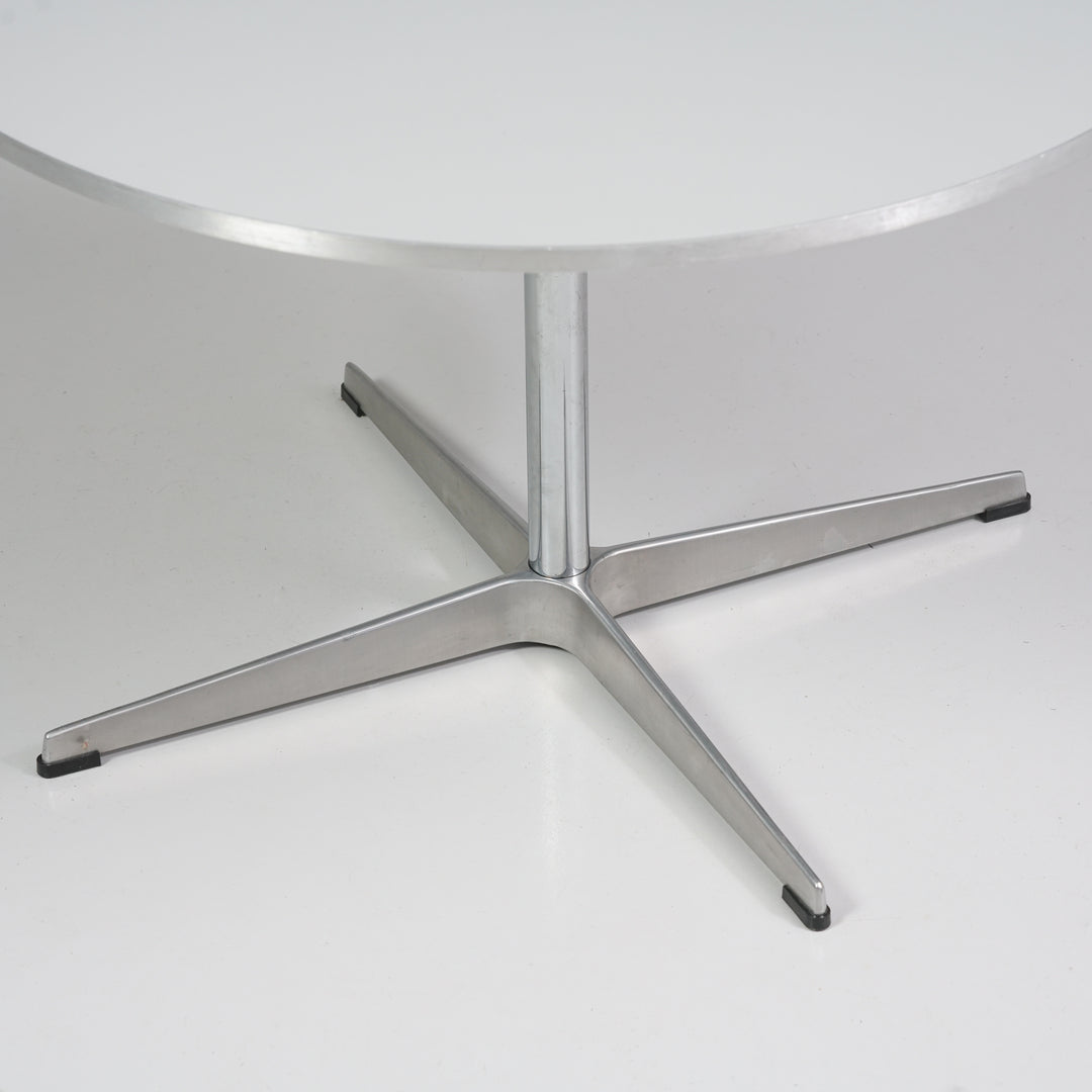 Model A222 coffee table, Arne Jacobsen, Fritz Hansen, Early 2000s