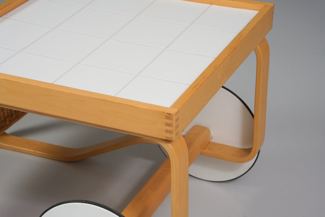 Tarjoiluvaunu malli 900, Alvar Aalto, Artek, 80/90-luku