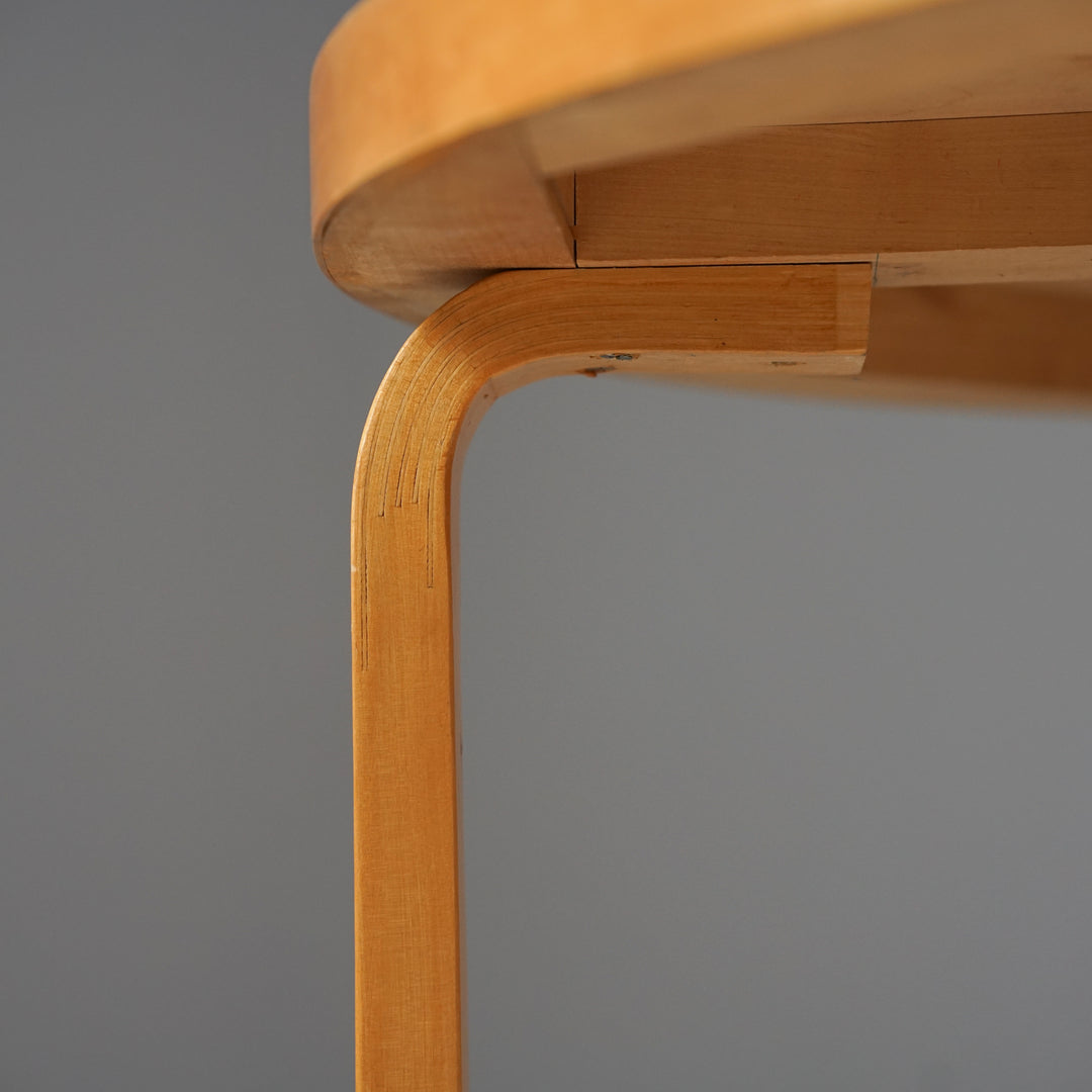 Pyöreä ruokapöytä, Alvar Aalto, Oy Huonekalu- ja Rakennustyötehdas Ab, 50/60-luku