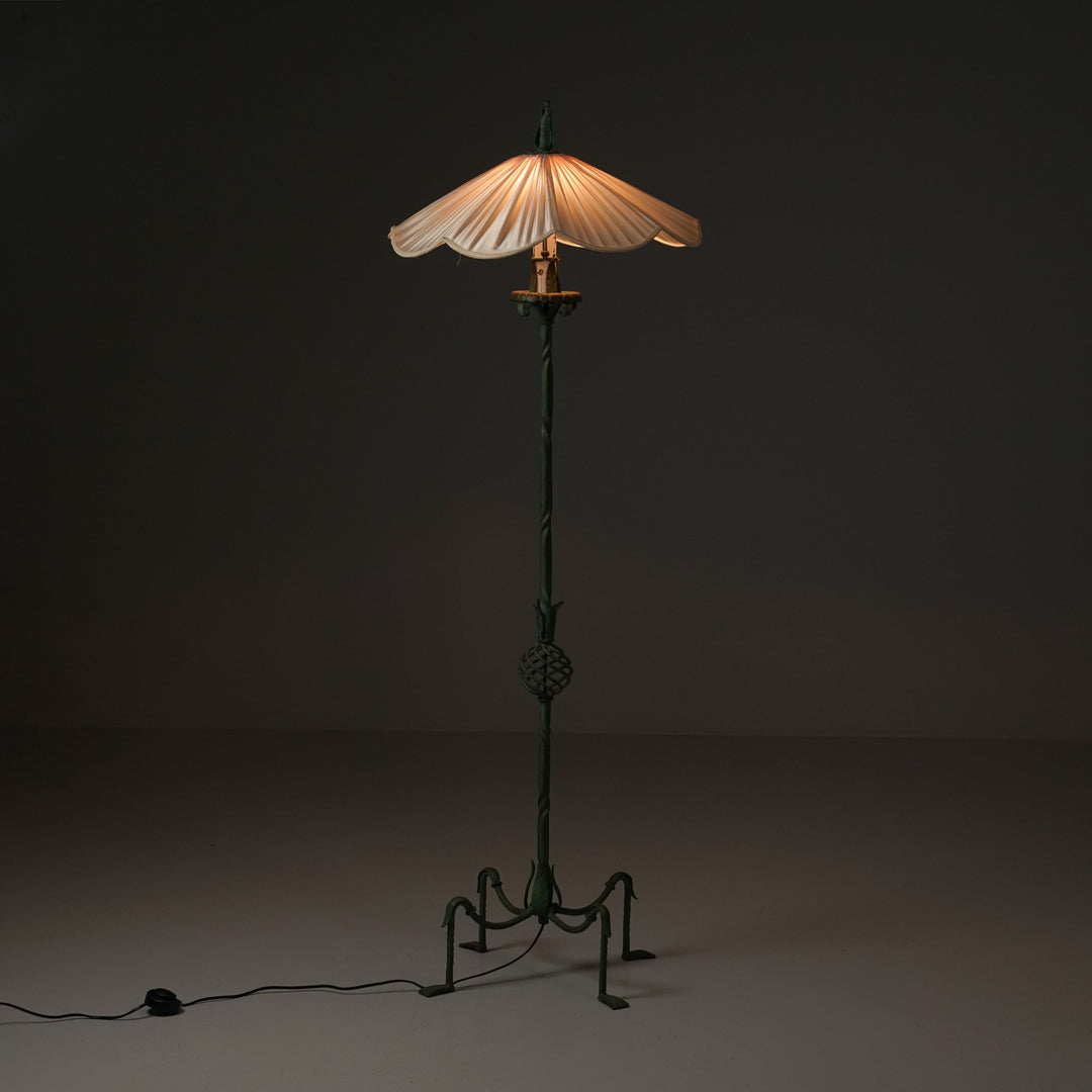 Malli 811 lattiavalaisin, Taidetakomo Hakkarainen, 1900 luvun alku