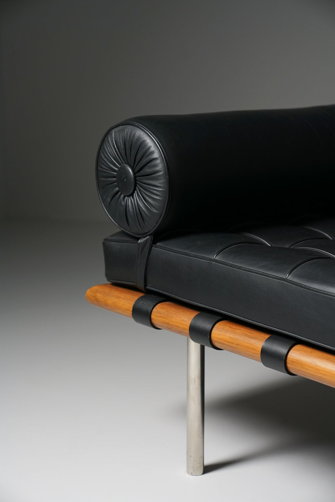 Model Barcelona daybed, Ludwig Mies van der Rohe, Knoll, Early 2000s