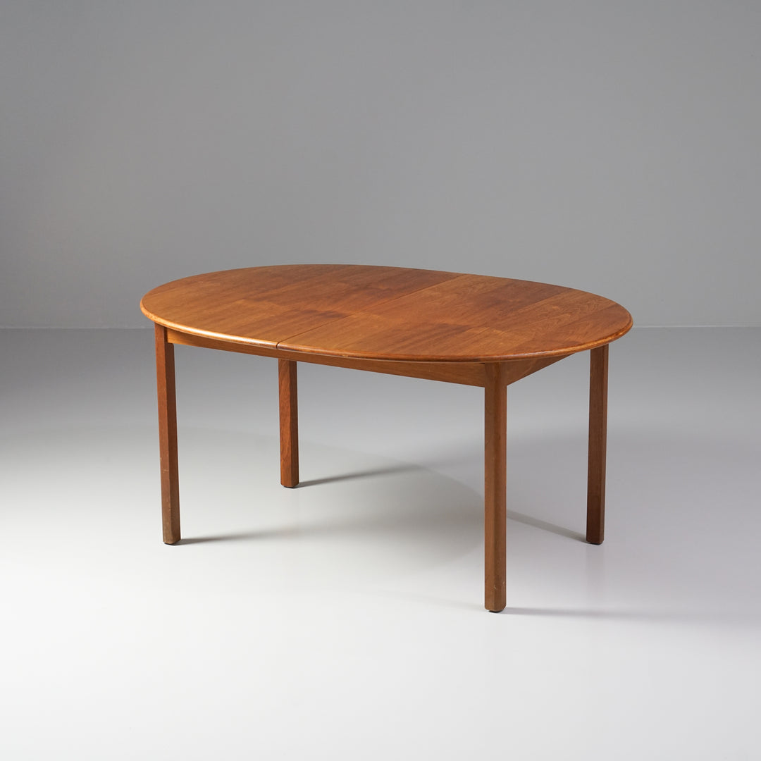 Extendable oval dining table, attr. Ole Wanscher, Denmark, 1950/1960s
