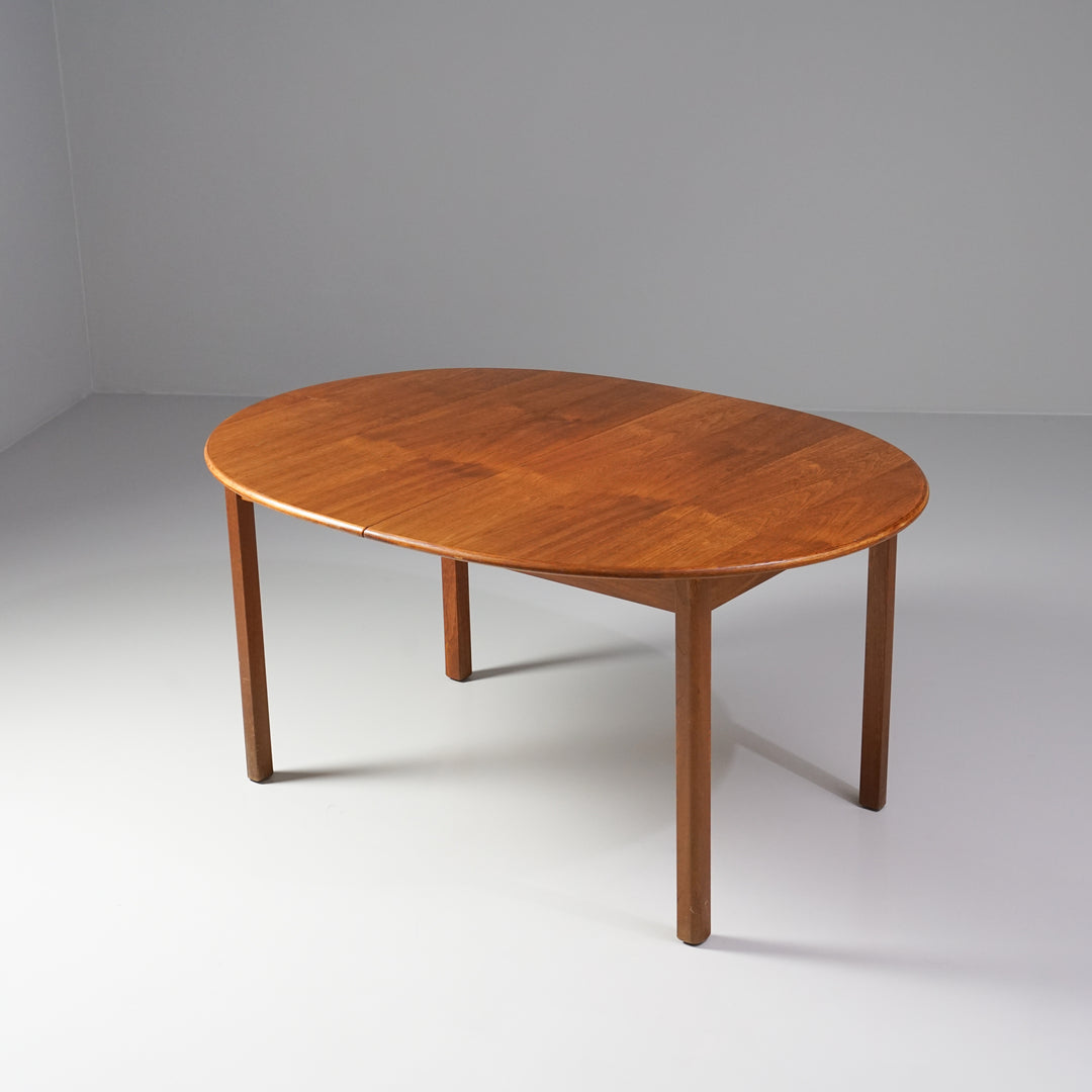 Extendable oval dining table, attr. Ole Wanscher, Denmark, 1950/1960s
