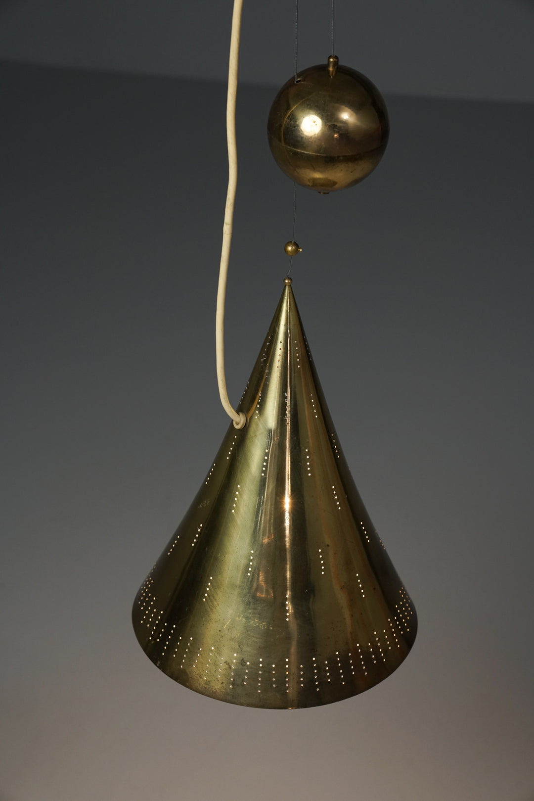 Harvinainen malli 10220 kattovalaisin, Paavo Tynell, Taito Oy, 40/50-luku