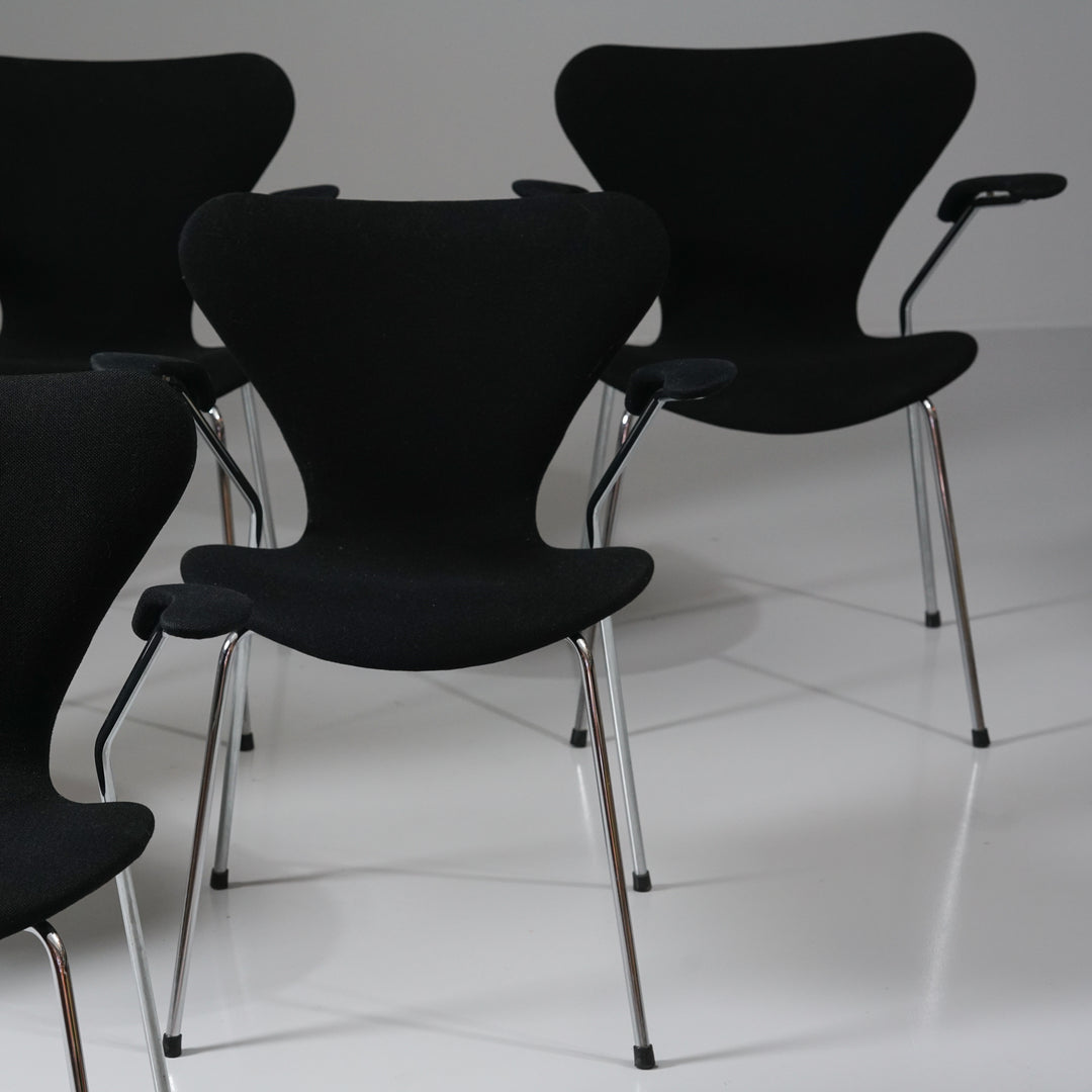 "Seiska" -chairs, Arne Jacobsen, Fritz Hansen, Mid-20th Century 