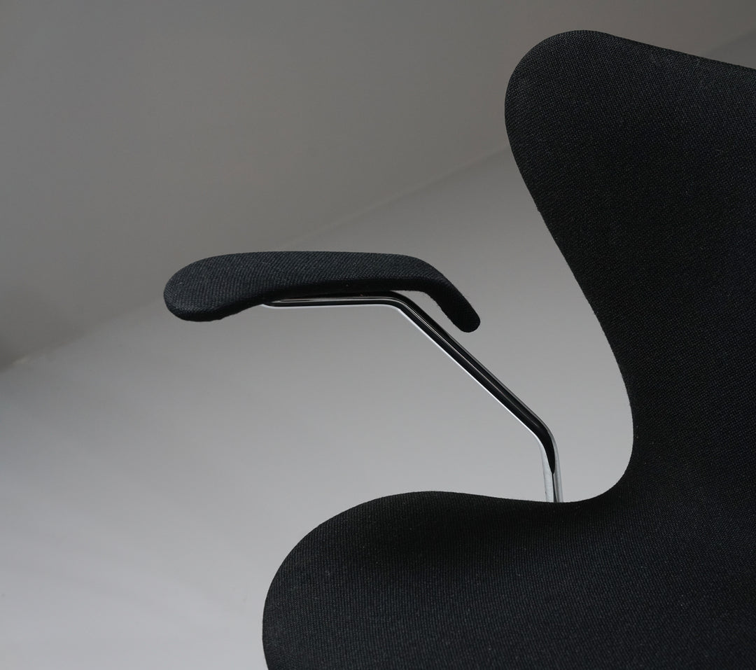 "Seiska" -chairs, Arne Jacobsen, Fritz Hansen, Mid-20th Century 