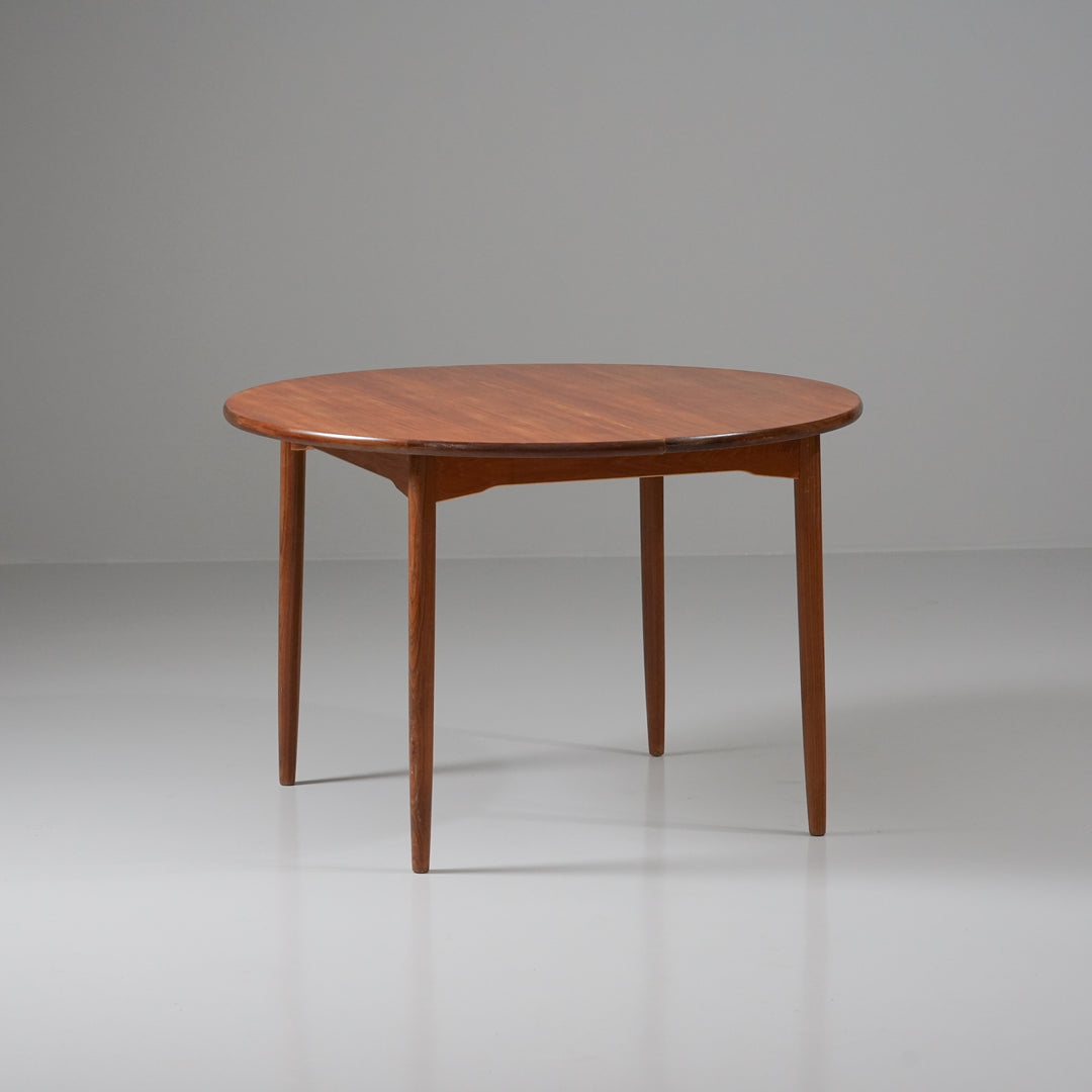 Round extendable dining table, 1950/1960s