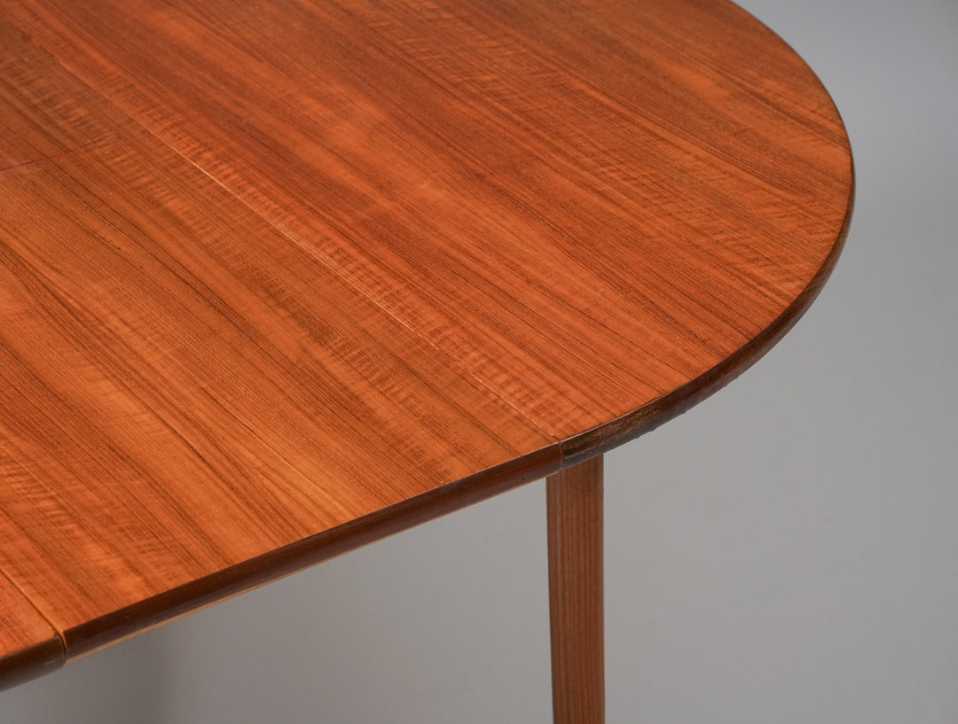 Round extendable dining table, 1950/1960s