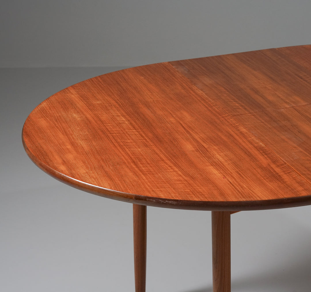 Round extendable dining table, 1950/1960s