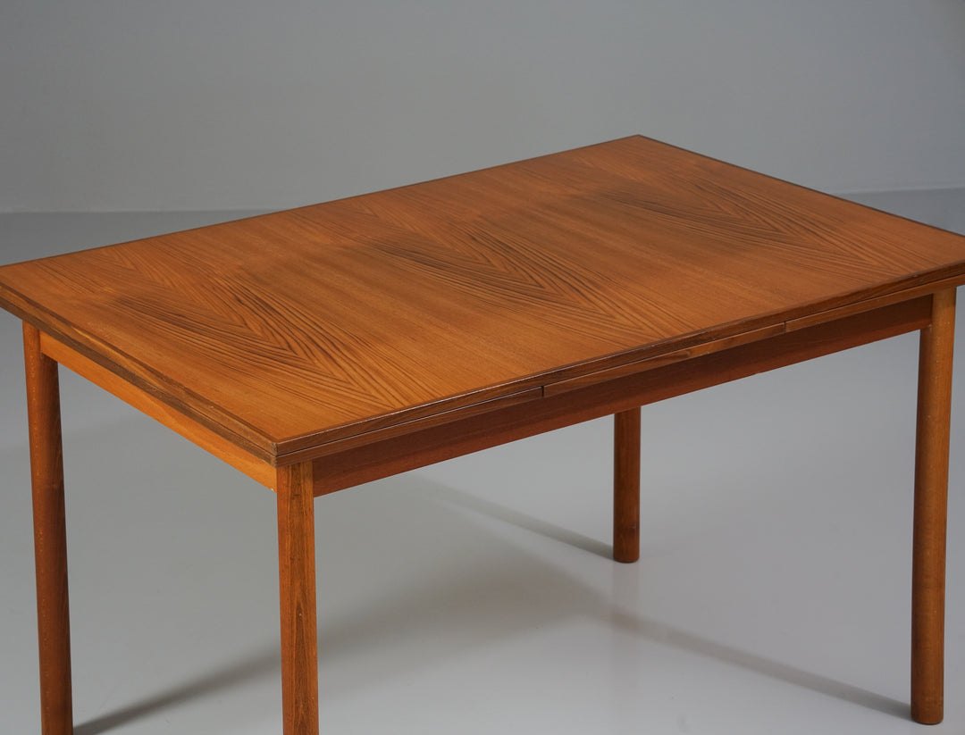 Extendable dining table, 1950/1960s