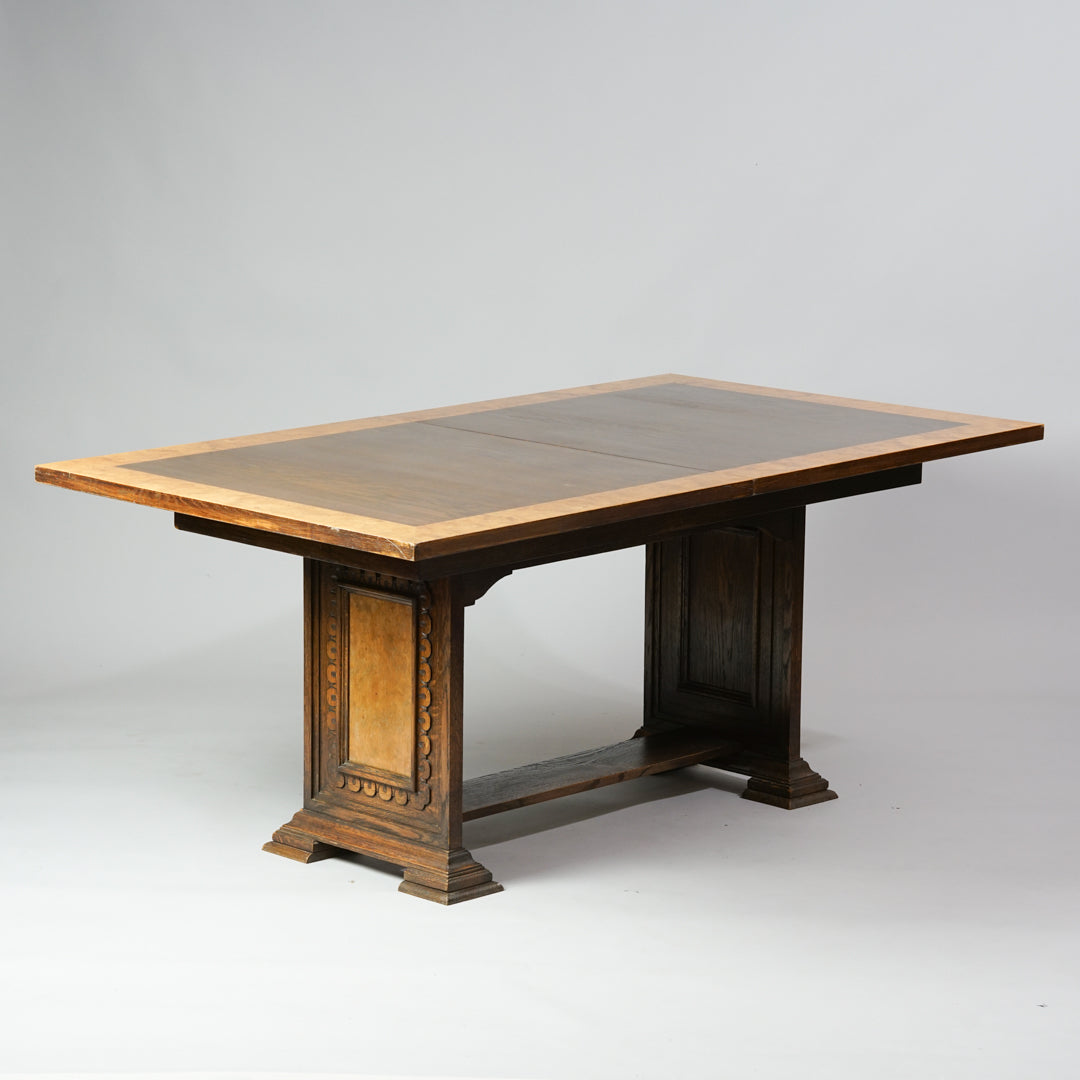 Extendable dining table, early 20th century