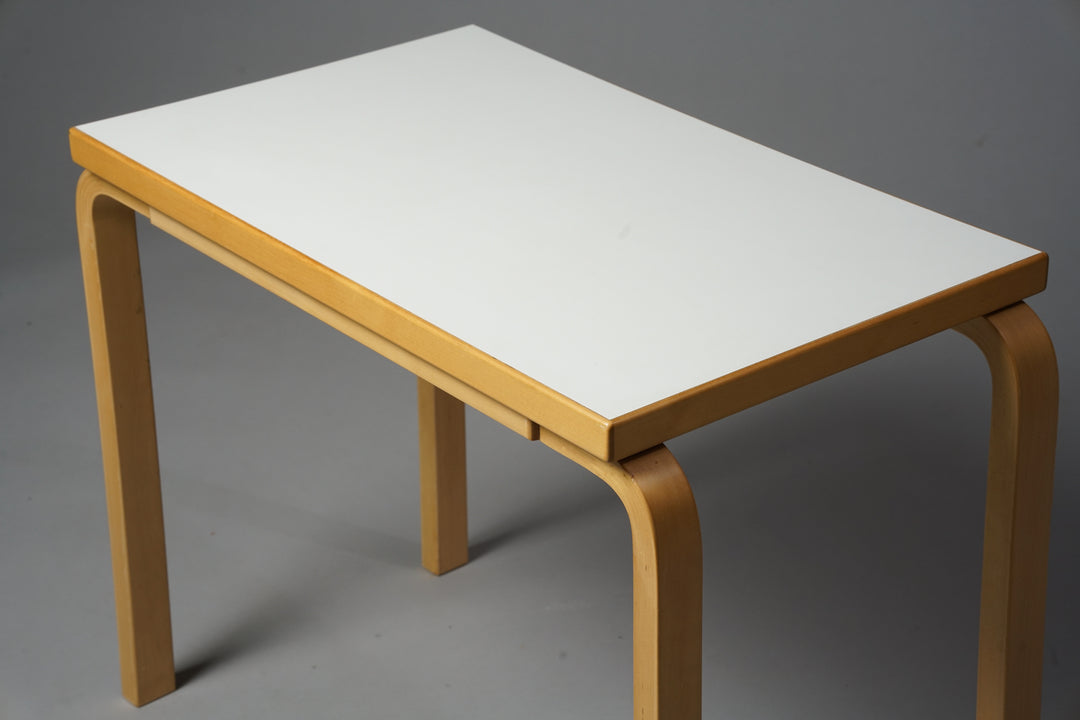 Sivupöytä, Alvar Aalto, Artek, 2000-luvun alku